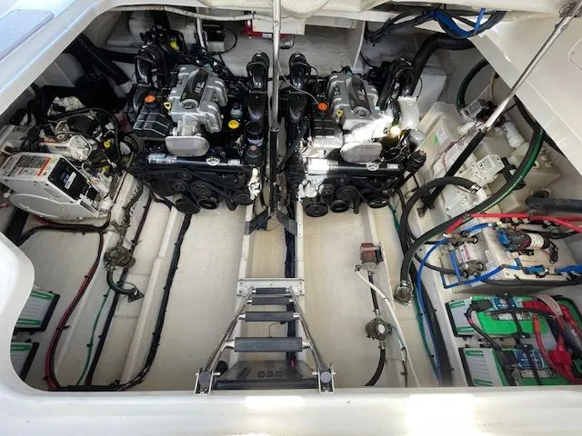 Slide: The Image of Sea Ray Sundancer 370 2012 - 72