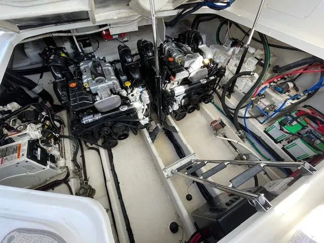 Slide: The Image of Sea Ray Sundancer 370 2012 - 73