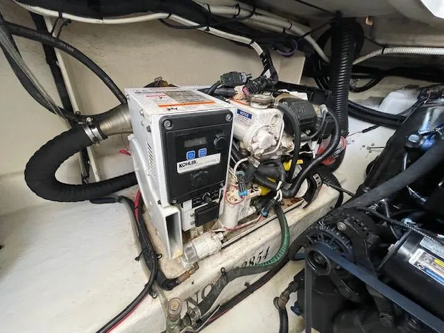 Slide: The Image of Sea Ray Sundancer 370 2012 - 77