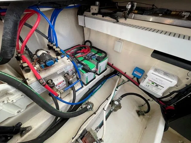 Slide: The Image of Sea Ray Sundancer 370 2012 - 79