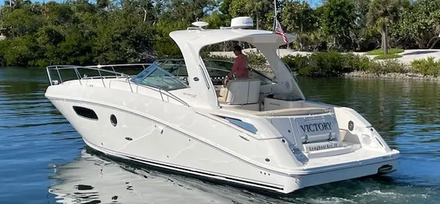 Slide: The Image of Sea Ray Sundancer 370 2012 - 8