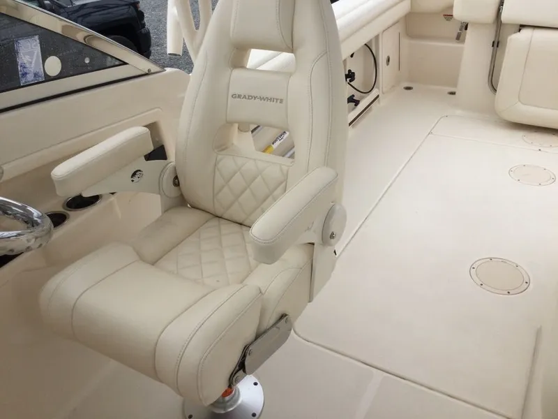 Slide: The Image of Grady-White Freedom 275 2017 - 10