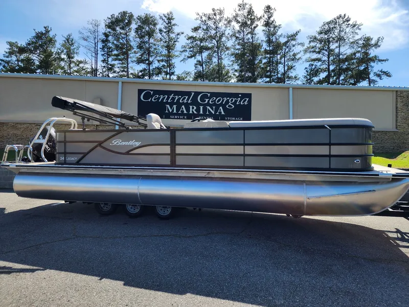 The Image of Bentley Pontoons Legacy Quad Swing Back 243 2026 - 1