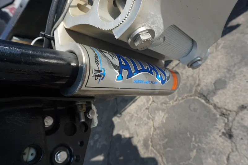 Slide: The Image of Ranger Z520R 2022 - 10