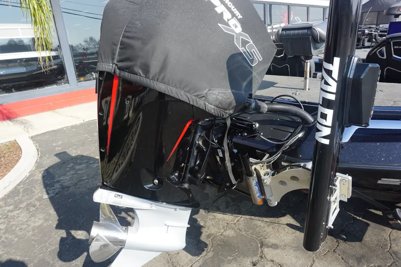 Slide: The Image of Ranger Z520R 2022 - 25