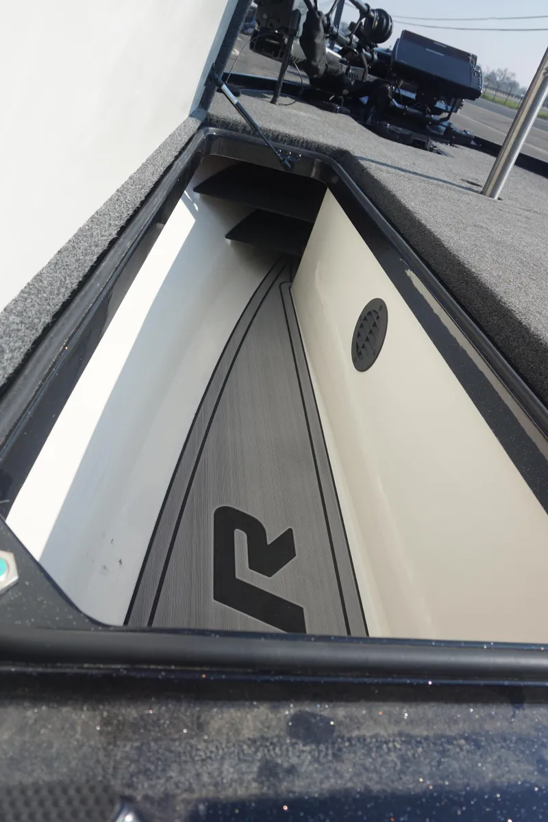 Slide: The Image of Ranger Z520R 2022 - 30