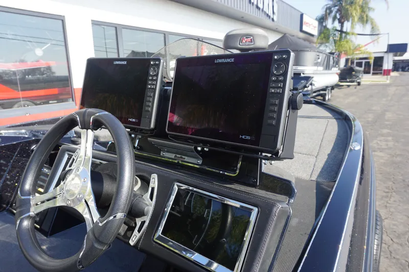 Slide: The Image of Ranger Z520R 2022 - 4