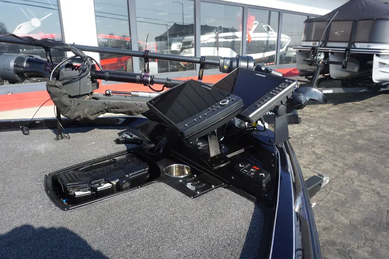 Slide: The Image of Ranger Z520R 2022 - 6