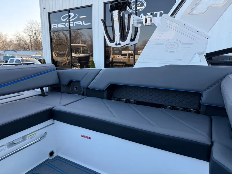 Slide: The Image of Cobalt R8 Surf 2026 - 16