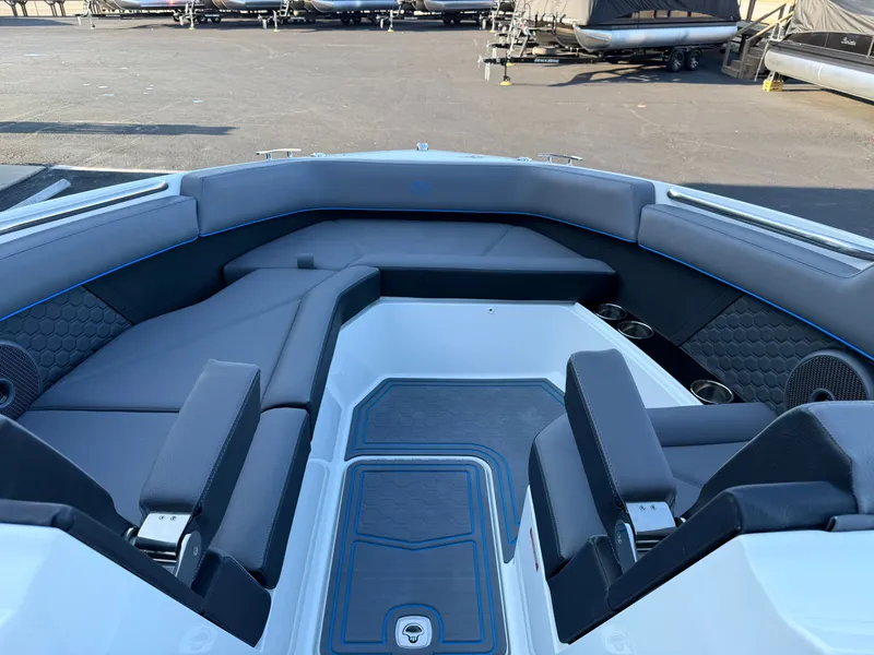 Slide: The Image of Cobalt R8 Surf 2026 - 23