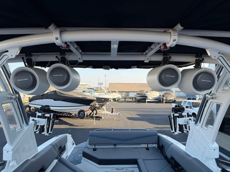 Slide: The Image of Cobalt R8 Surf 2026 - 25