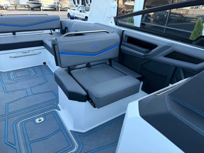 Slide: The Image of Cobalt R8 Surf 2026 - 27