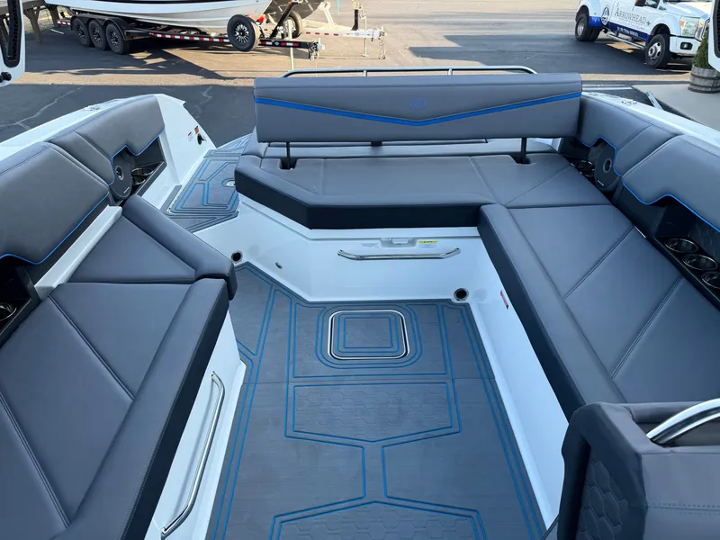 Slide: The Image of Cobalt R8 Surf 2026 - 29