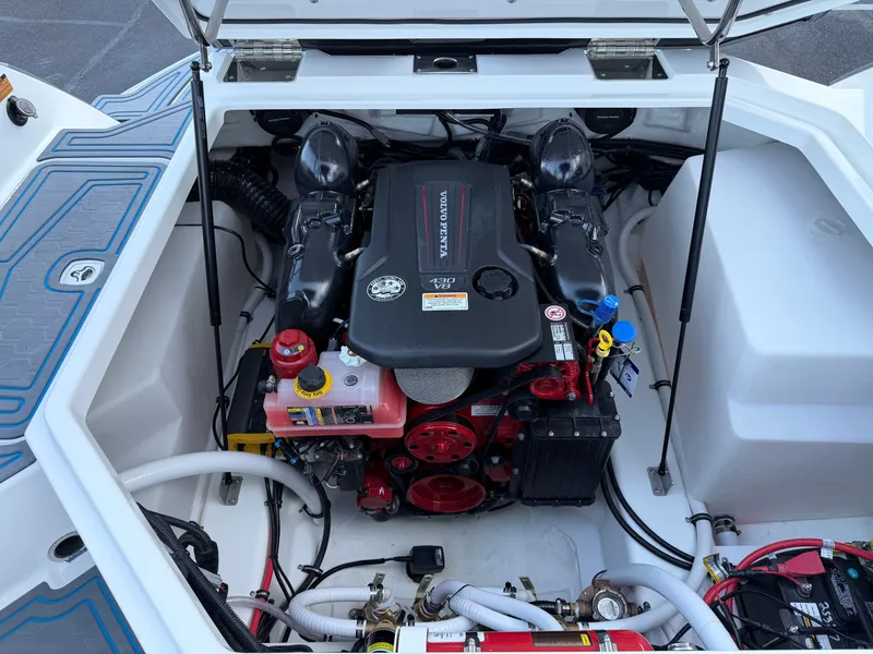 Slide: The Image of Cobalt R8 Surf 2026 - 30