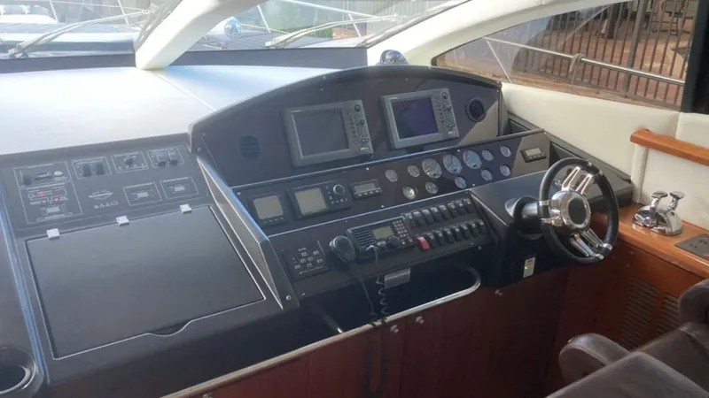 Slide: The Image of Sunseeker Predator 72 2007 - 15