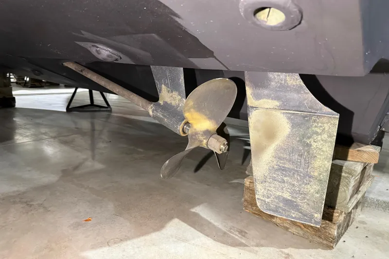 Slide: The Image of Propeller and rudder of a 2000 Sea Ray Sundancer 310 boat in a garage. - 71