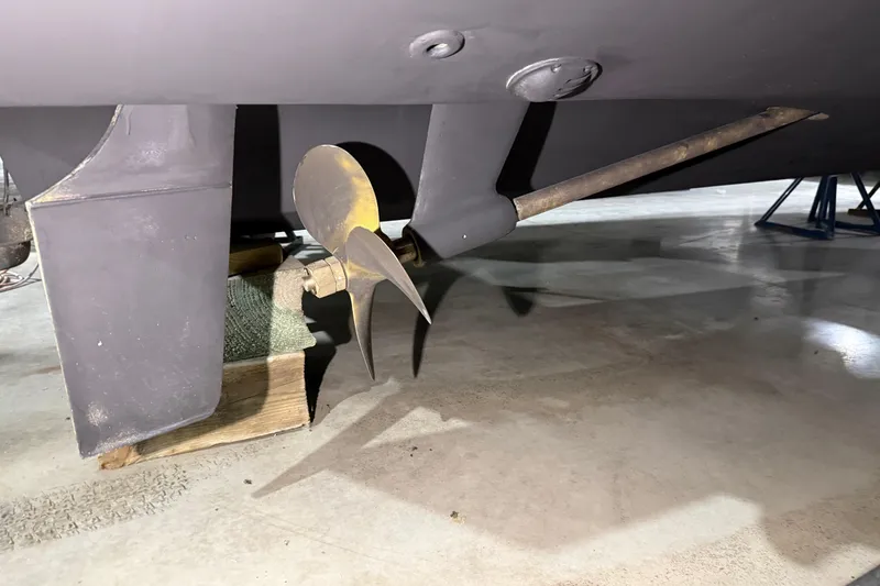 Slide: The Image of Propeller and rudder of a 2000 Sea Ray Sundancer 310 boat in a workshop. - 72