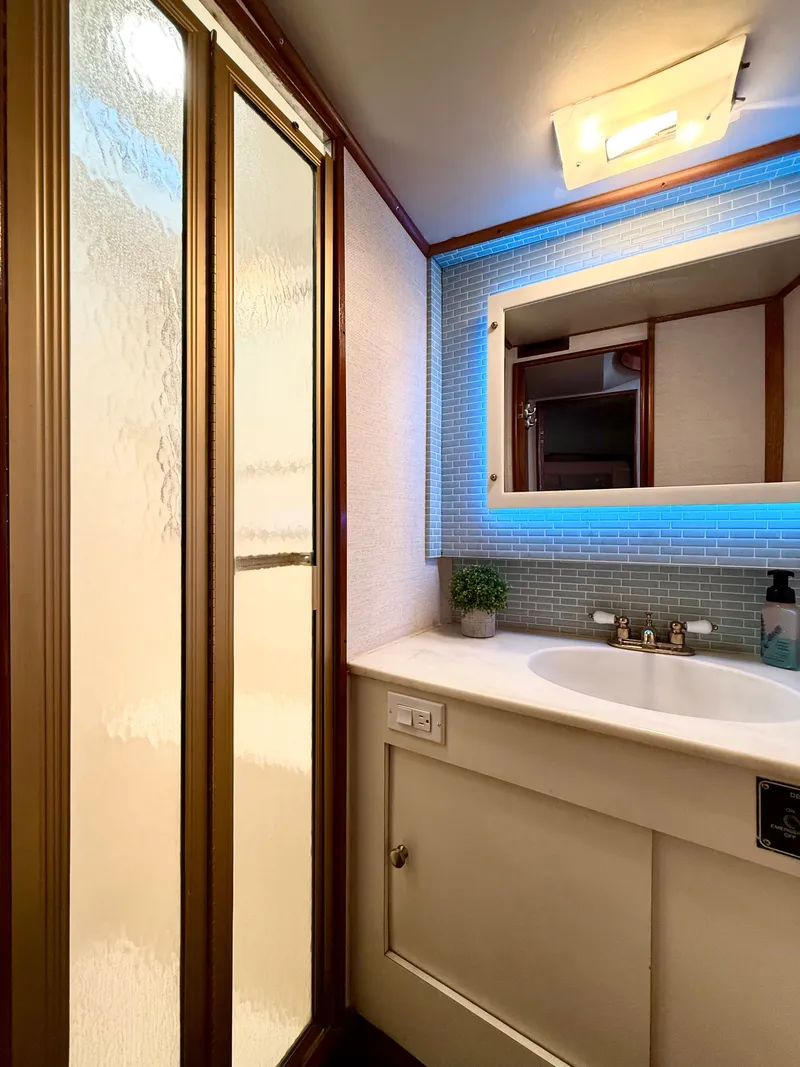 Slide: The Image of Ocean Yachts 38 Super Sport 1989 - 19