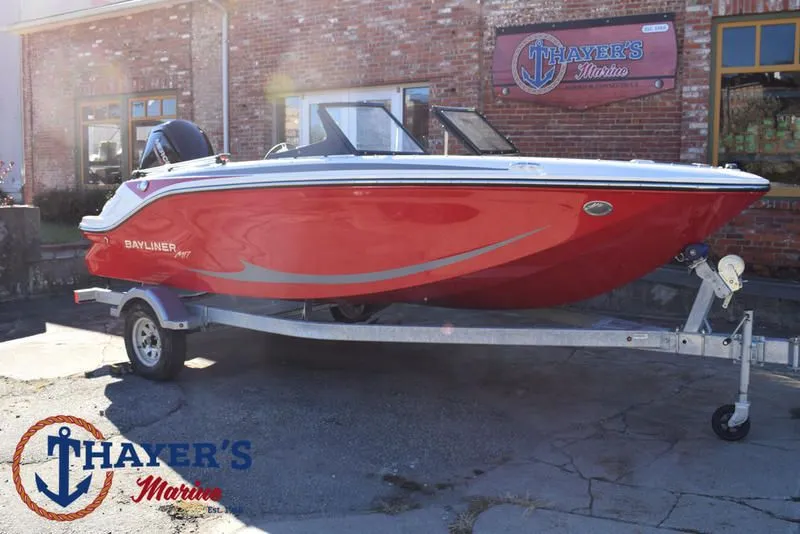 Slide: The Image of Bayliner M17 2025 - 1