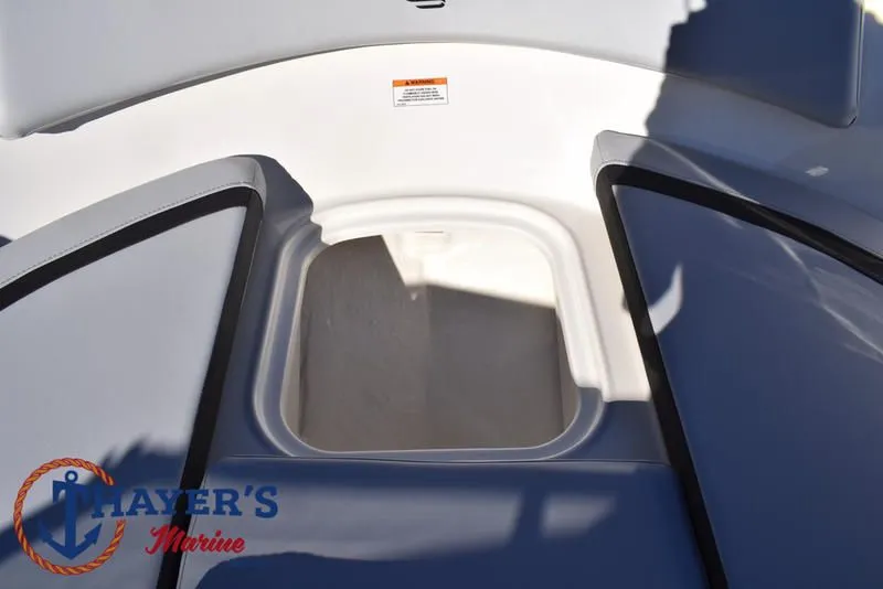 Slide: The Image of Bayliner M17 2025 - 17