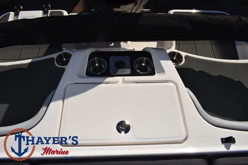 Slide: The Image of Bayliner M17 2025 - 28