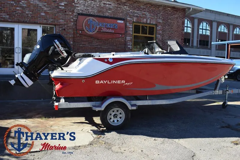 Slide: The Image of Bayliner M17 2025 - 3