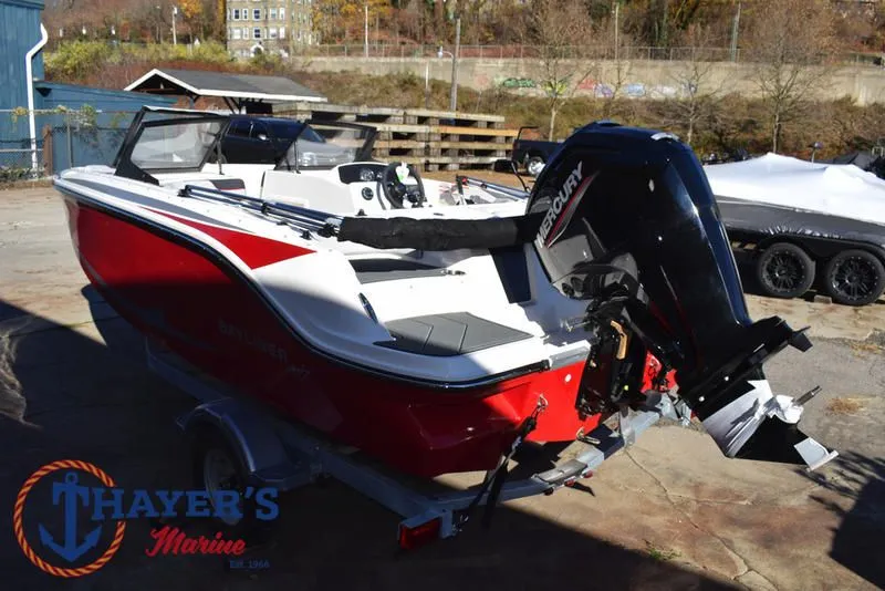 Slide: The Image of Bayliner M17 2025 - 7