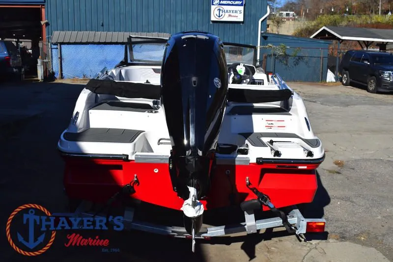 Slide: The Image of Bayliner M17 2025 - 8