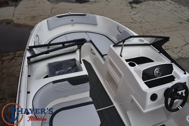 Slide: The Image of Bayliner M17 2025 - 3