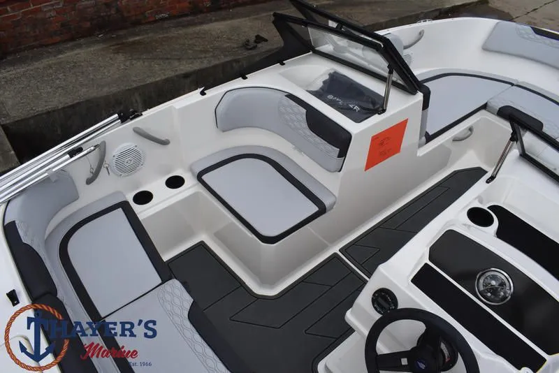 Slide: The Image of Bayliner M17 2025 - 5