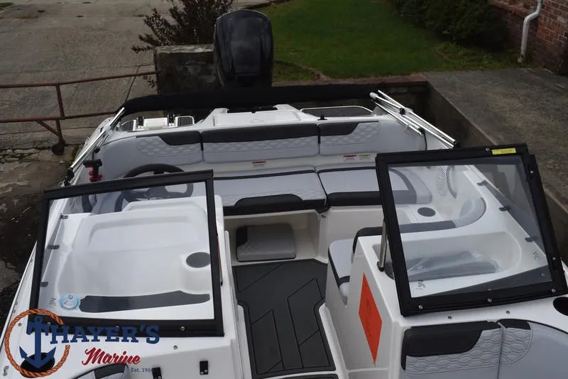 Slide: The Image of Bayliner M17 2025 - 7