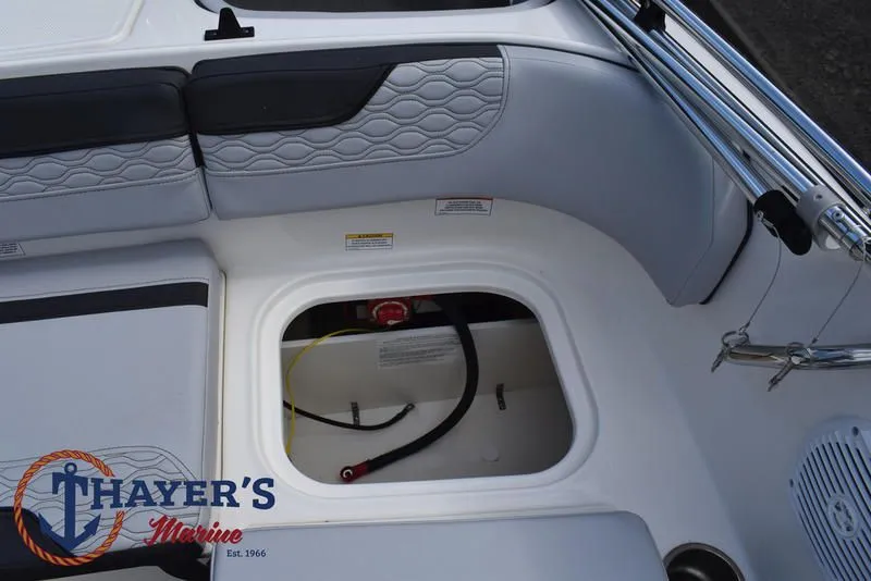 Slide: The Image of Bayliner M17 2025 - 27