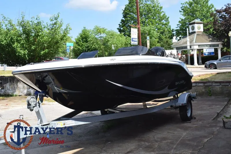 Slide: The Image of Bayliner M17 2025 - 44