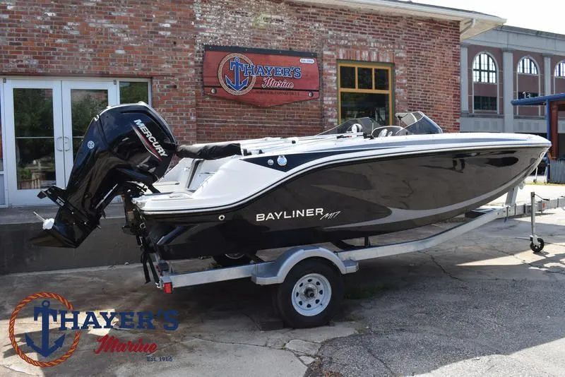 Slide: The Image of Bayliner M17 2025 - 45