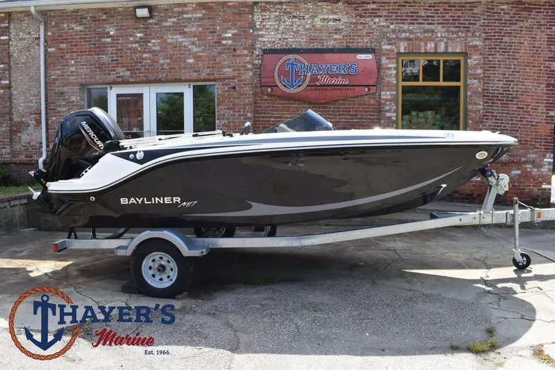 Slide: The Image of Bayliner M17 2025 - 46