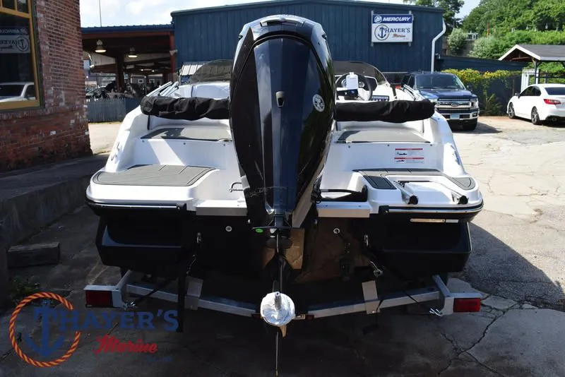 Slide: The Image of Bayliner M17 2025 - 7