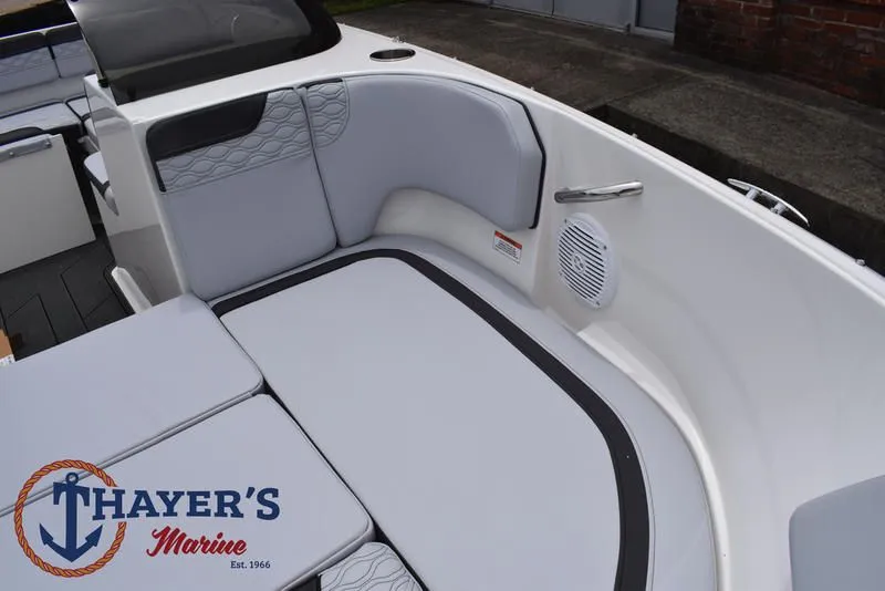 Slide: The Image of Bayliner M17 2025 - 16