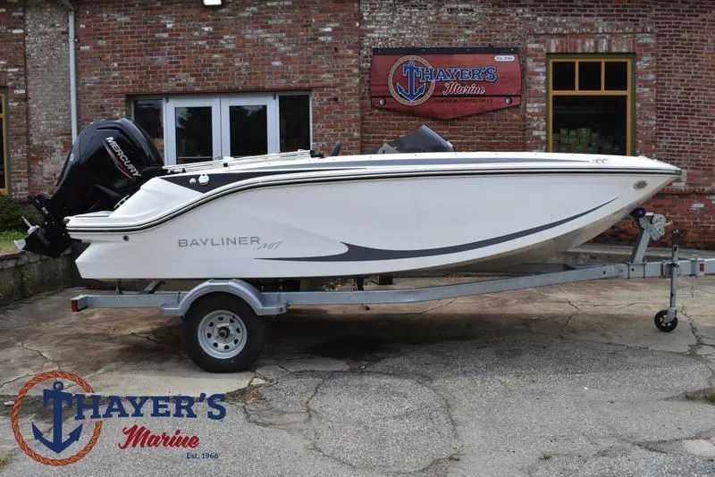 Slide: The Image of Bayliner M17 2025 - 2