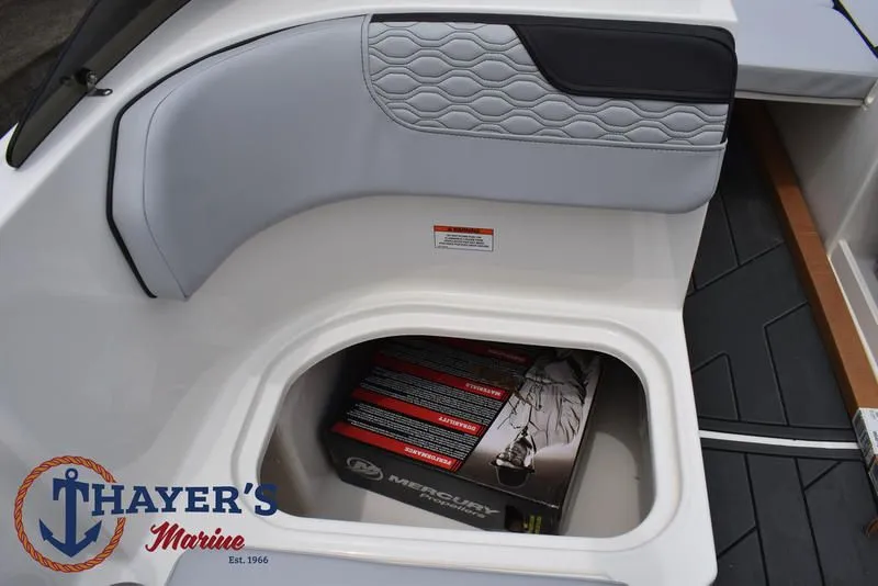 Slide: The Image of Bayliner M17 2025 - 20