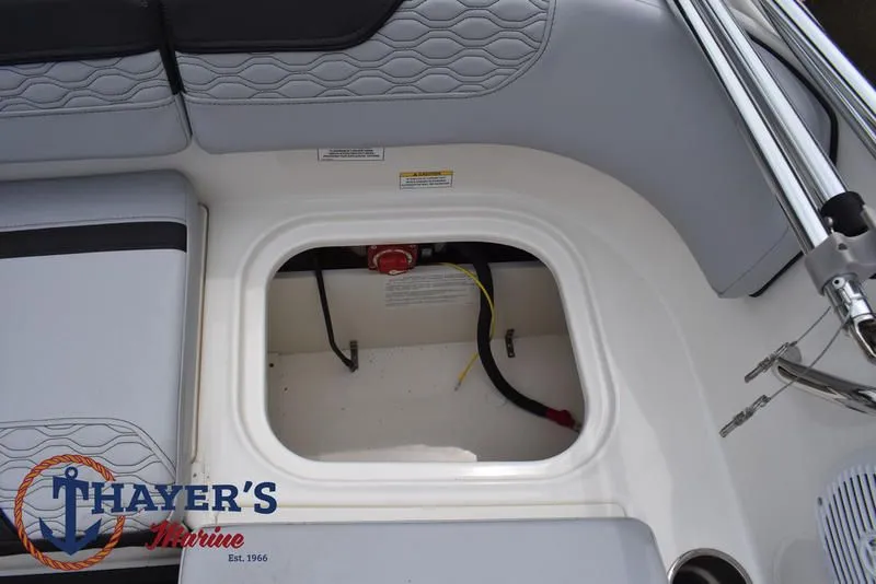 Slide: The Image of Bayliner M17 2025 - 21