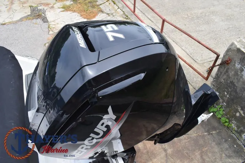 Slide: The Image of Bayliner M17 2025 - 38