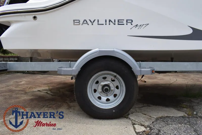 Slide: The Image of Bayliner M17 2025 - 4