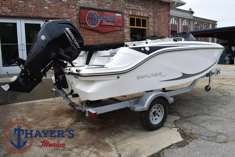 Slide: The Image of Bayliner M17 2025 - 41