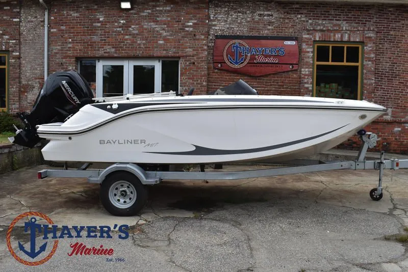Slide: The Image of Bayliner M17 2025 - 42
