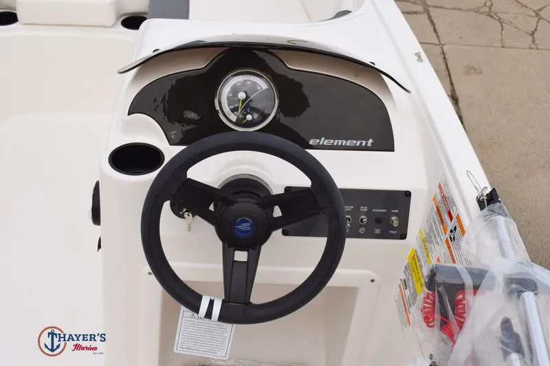 Slide: The Image of Bayliner E16 2026 - 10