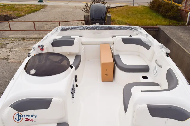 Slide: The Image of Bayliner E16 2026 - 13