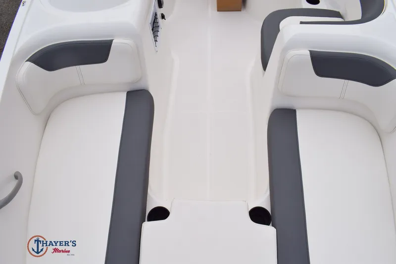 Slide: The Image of Bayliner E16 2026 - 14