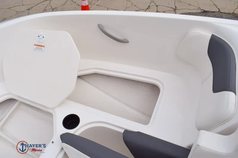 Slide: The Image of Bayliner E16 2026 - 18