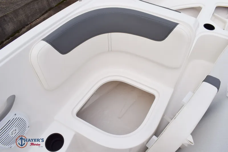 Slide: The Image of Bayliner E16 2026 - 19