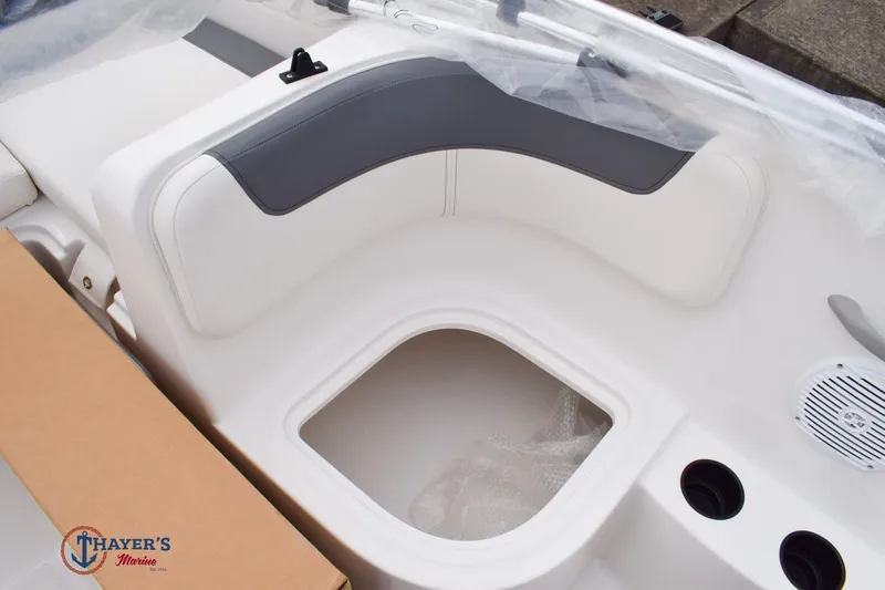 Slide: The Image of Bayliner E16 2026 - 20